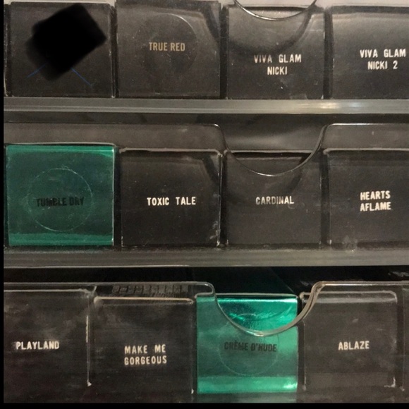 Mac LE lipsticks - Picture 3 of 7